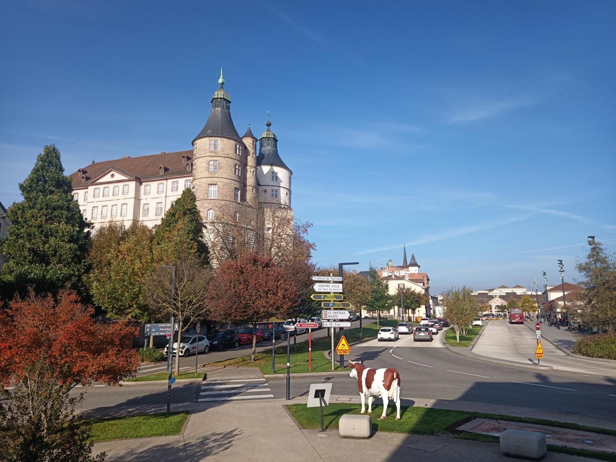 Le Chateau Apartment