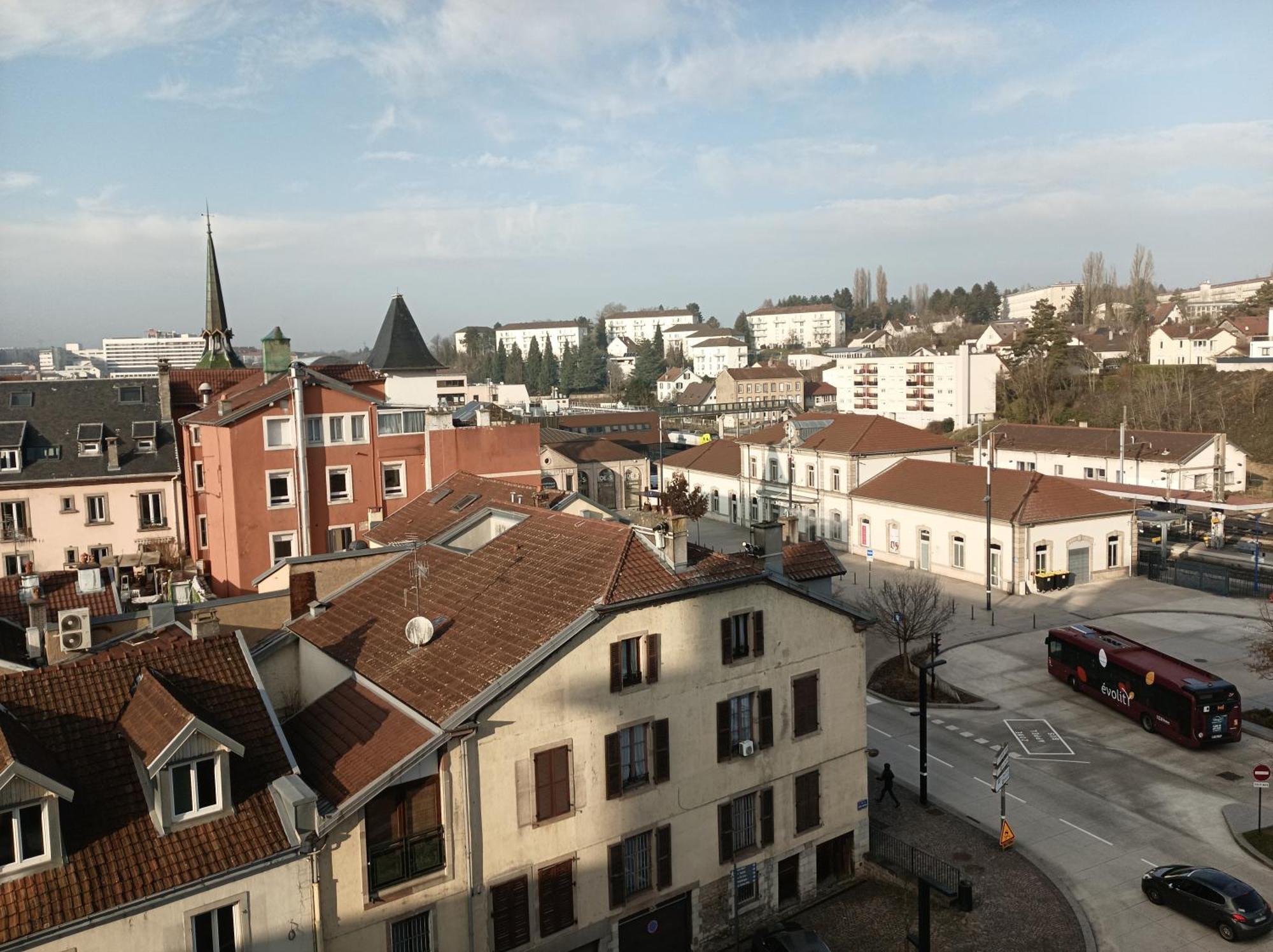 Le Chateau Apartment *